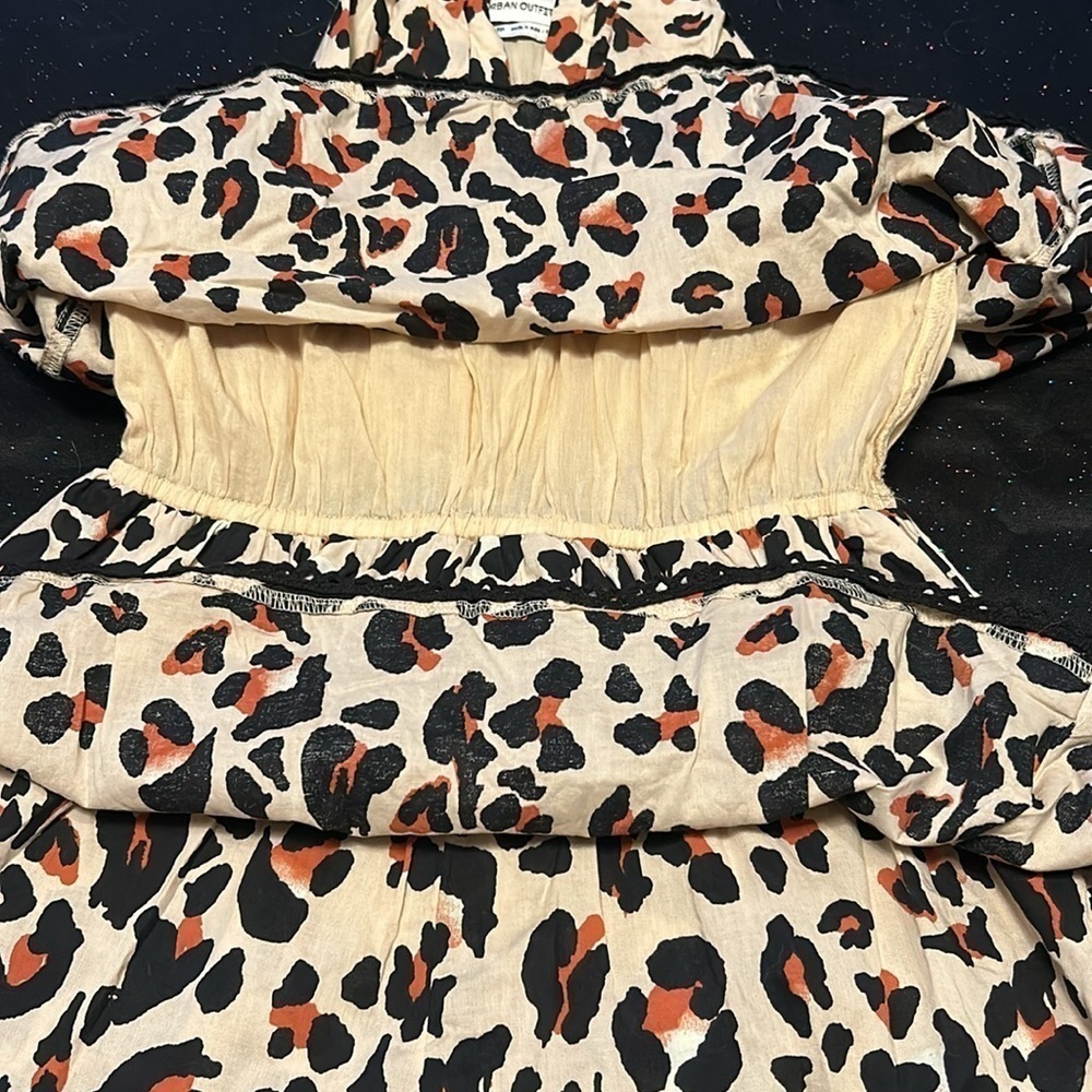Urban Outfitters 🐆 Romper - Picture 8 of 14